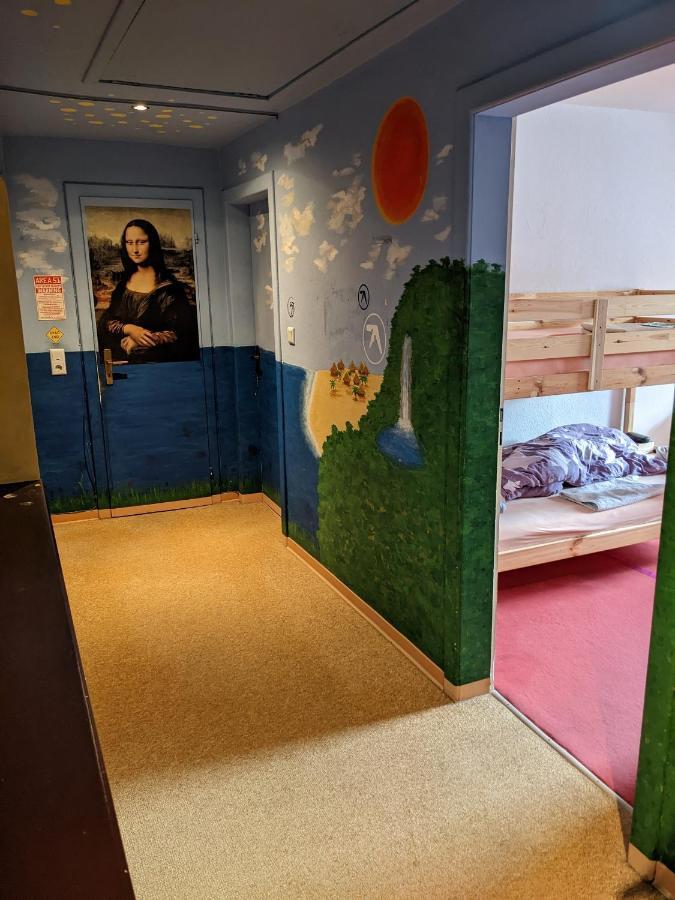 Monkey Factory - Mini Home-Stay Hostel トラーベン・トラールバッハ エクステリア 写真