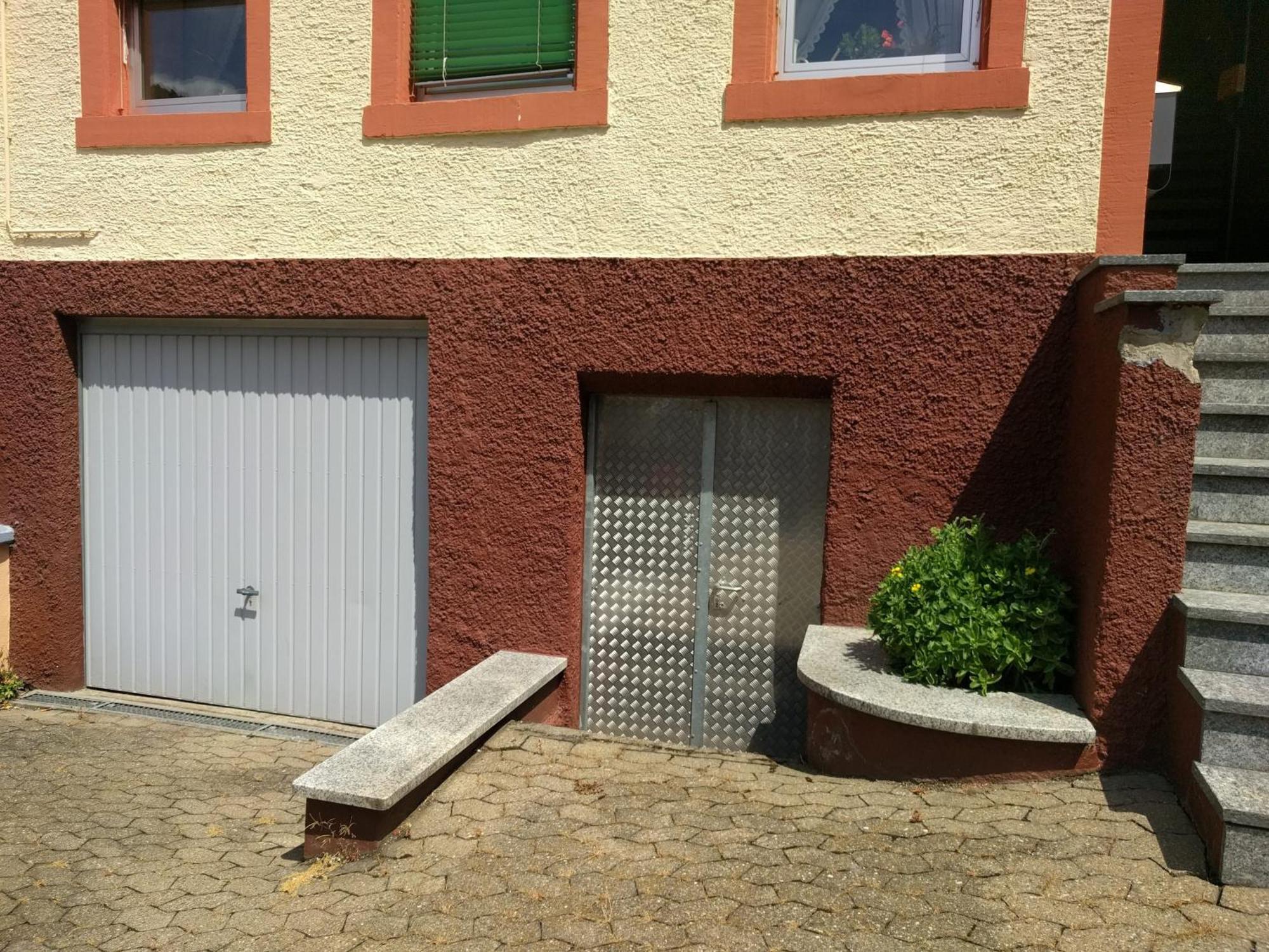 Monkey Factory - Mini Home-Stay Hostel トラーベン・トラールバッハ エクステリア 写真