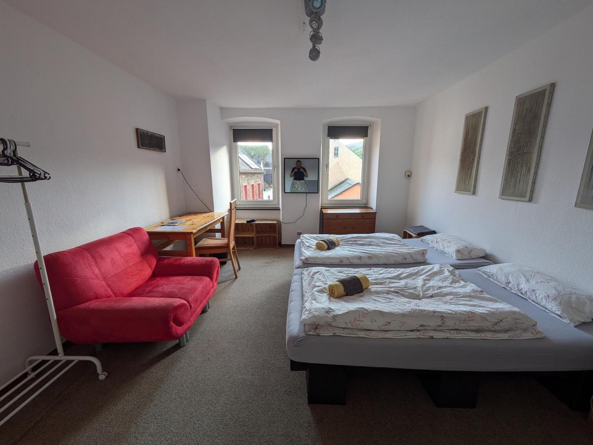Monkey Factory - Mini Home-Stay Hostel トラーベン・トラールバッハ 部屋 写真